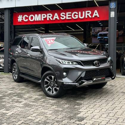 TOYOTA HILUX SW4 2.8 D-4D TURBO DIESEL DIAMOND 7L 4X4 AUTOMÁTICO TOYOTA HILUX SW4 2.8 D-4D TURBO DIESEL DIAMOND 7L 4X4 AUTOMÁTICO